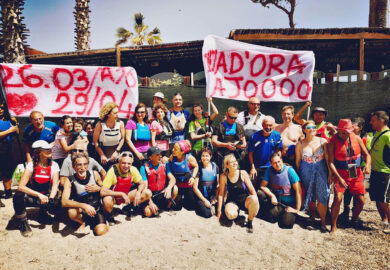 Carlo Coni completa il giro della Sardegna in kayak: l’emozionante arrivo al Poetto